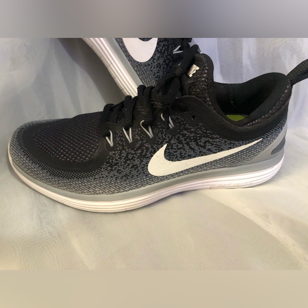 Woman’s Nike shoes size 8.5